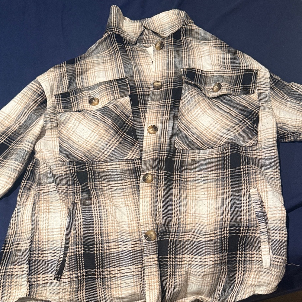 Women’s Plaid Button-Up Shirt/ light jacket